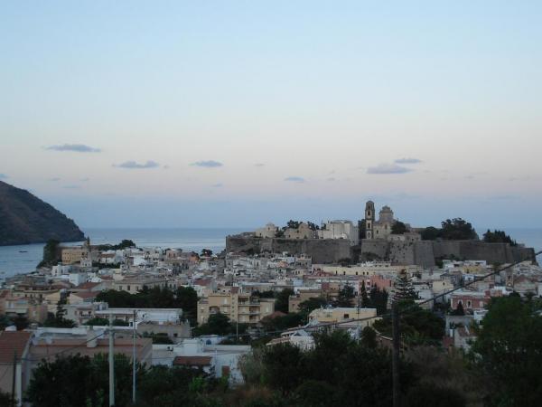 Blick auf Lipari Stadt