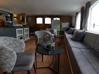 Magnifique 1 Lounge und Bar