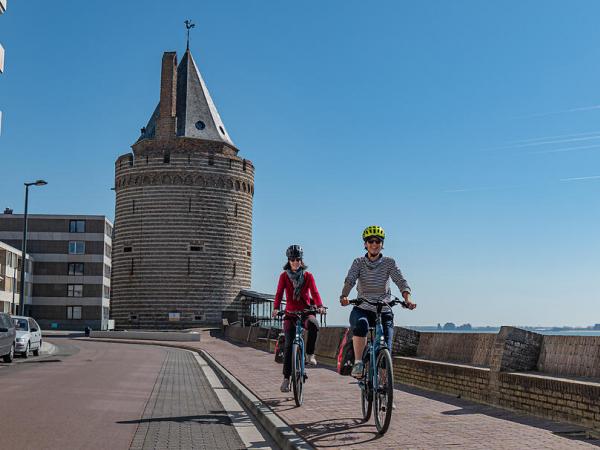 Radfahren entlang der Promenade in Vlissingen