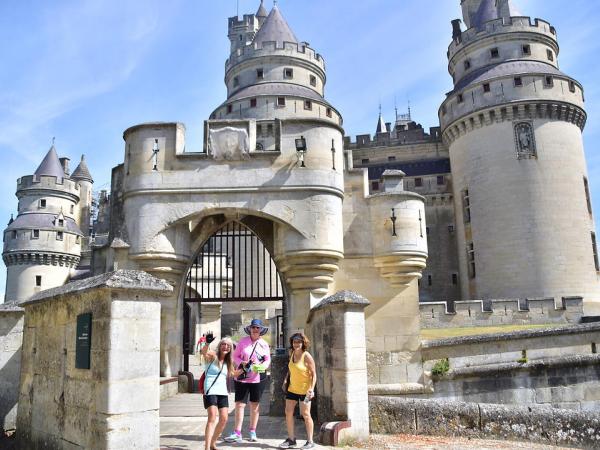 Chateau Pierrefonds mit Besuchern
