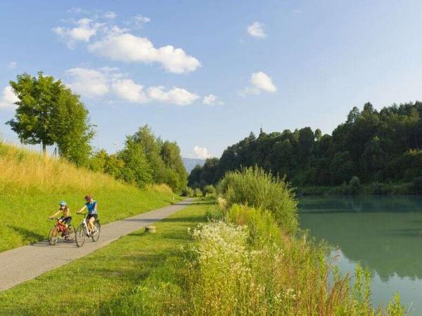 Radweg entlang der Drau