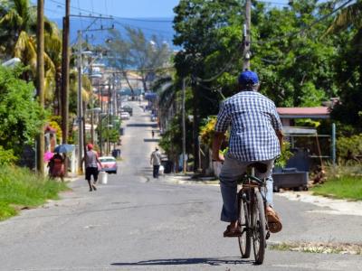 Radler in Cojimar - Man riding a Bike in Cojimar