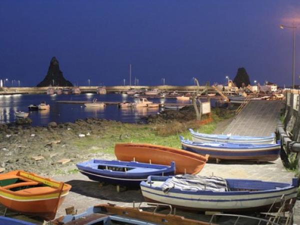 Hafen bei Nacht