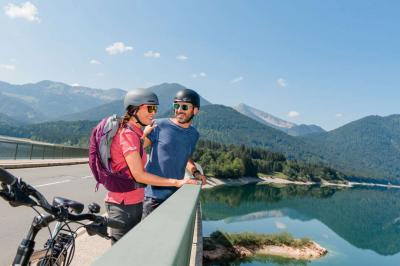 Radfahrer am Sylvensteinsee