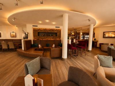 Hotel Latini - Uno Bar mit Lounge Bereich in Sch?ttdorf bei Zell am See