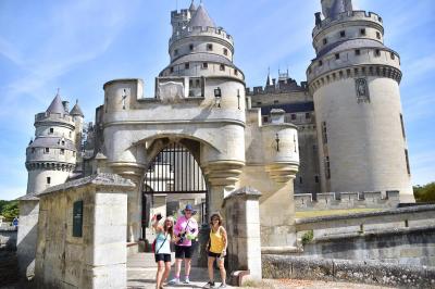 Chateau Pierrefonds mit Besuchern