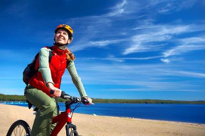 Radfahrerin am Plattensee