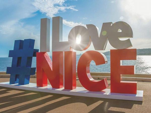 Schild I love Nizza oberhalb der Promenade dAnglais