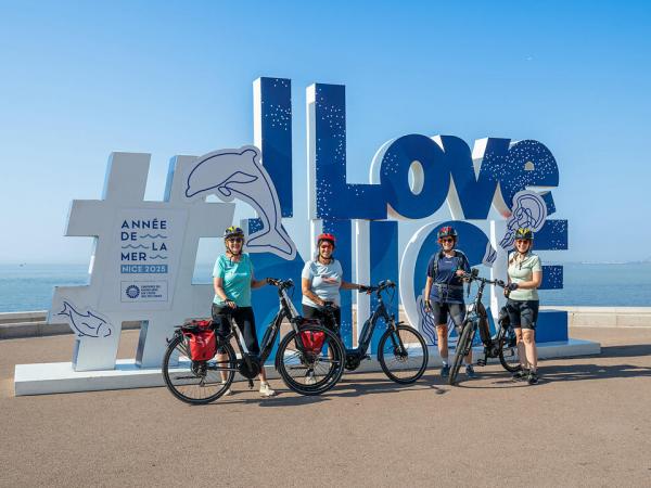 I love Nice Schild Gruppenfoto