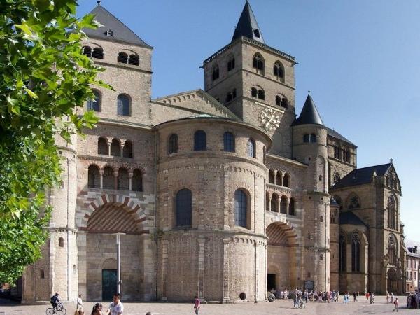Trier Kathedrale Auenansicht