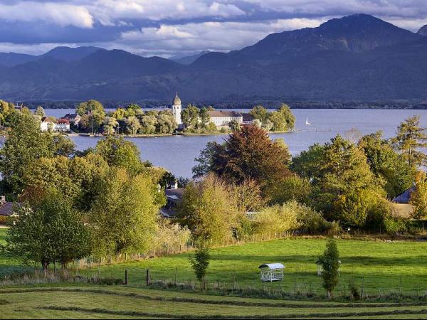 Chiemseee mit Kloster Frauenchiemsee