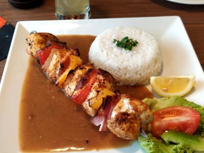 Grillspieß mit Reis