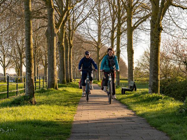 Radfahren in der Golden Hour in Veere