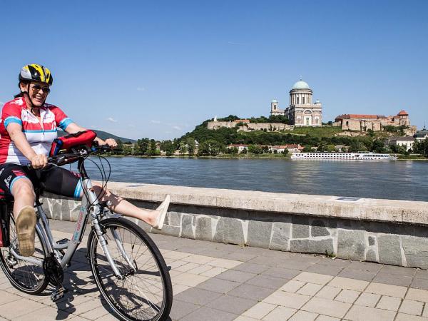 Radfahrer vor Esztergom