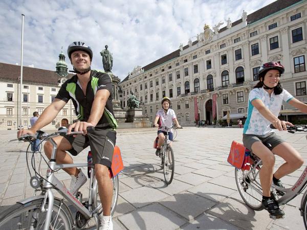 Wien - Hofburg - Radfahrer