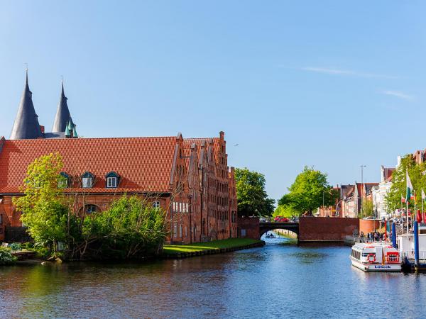 L�beck Altstadt mit Fluss