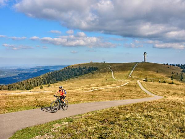 Radfahrerin am Feldberg