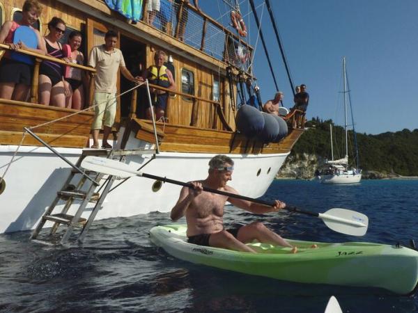 Kajaktour mit Schiff Panagioata bei den Ionischen Insel