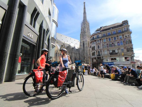 Radfahrer vor dem Stephansdom