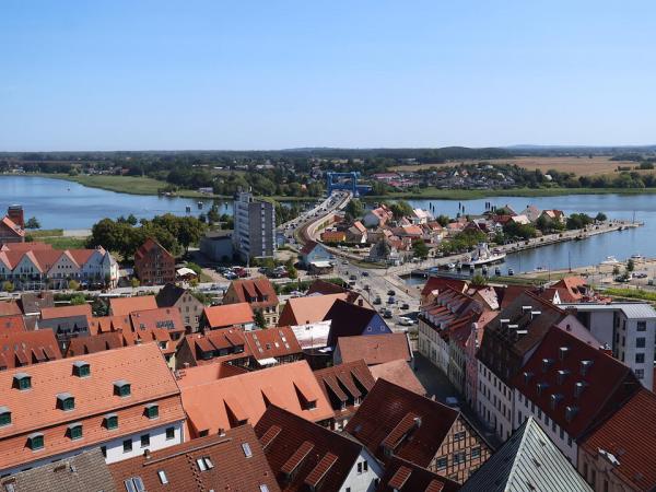 Blick auf Wolgast, Klappbr�cke und Insel Usedom