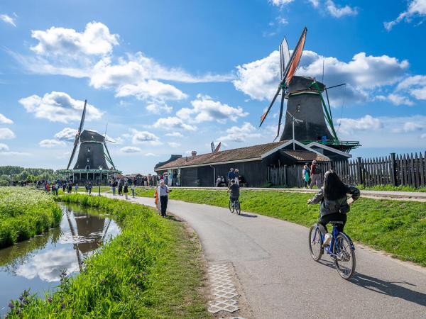 Radfahren bei den Windmhlen in Zaanse Schans