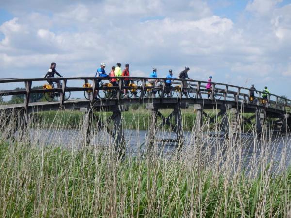 Radfahrer auf Brcke