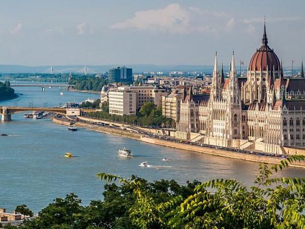 Budapest - Panorama mit Parlament