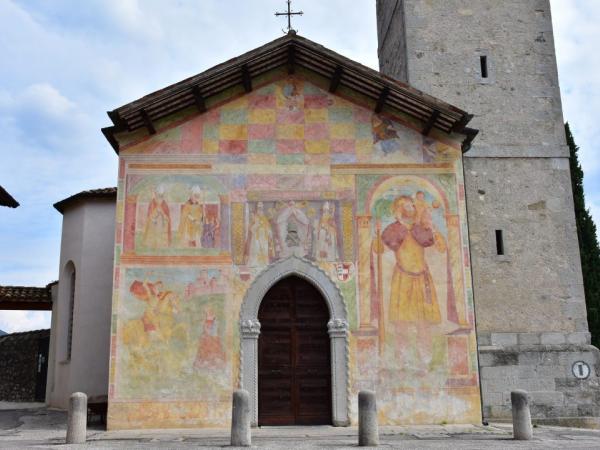 Kirche mit Fresko