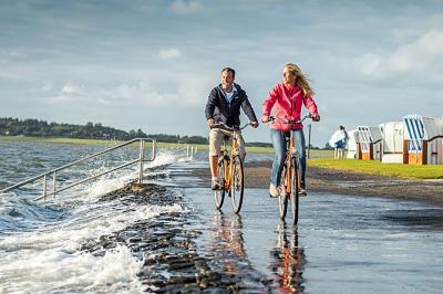 Husum - Radfahrer an Dockkoogspitze