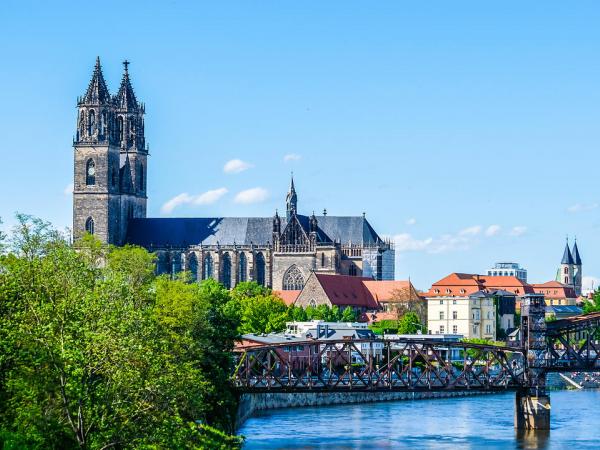 Magdeburg Kathedrale mit Br�cke