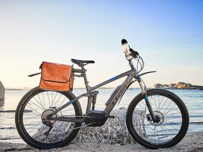 E-MTB mit Packtasche