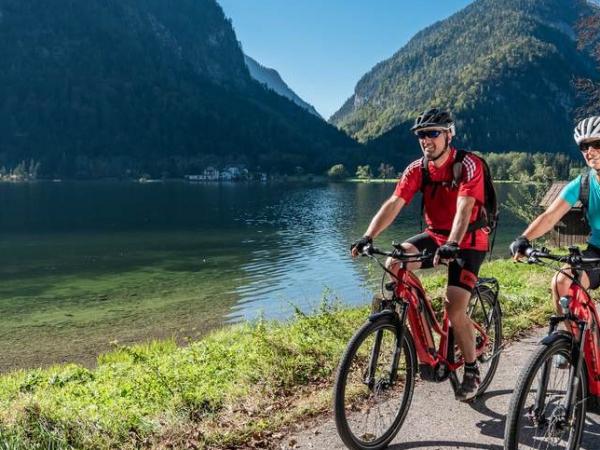 Cycling on Lake Hallstatt