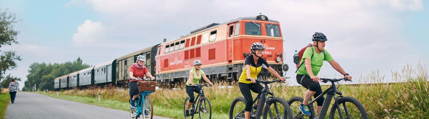 Reblausexpress mit Radfahrern