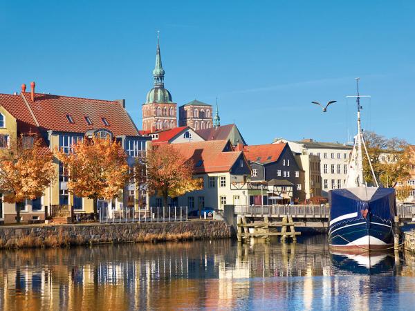 Hafen mit Booten in Stralsund