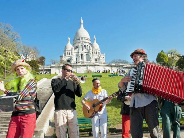 Champagne by Bike + Boat Paris: Basilica Sacre Coeur, Montmartre