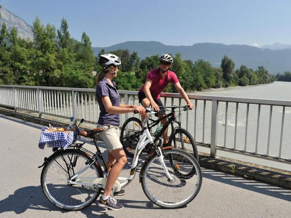 Radfahren am Innradweg in Innsbruck