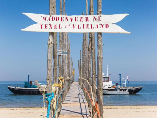 Fhre zwischen Texel und Vlieland islands