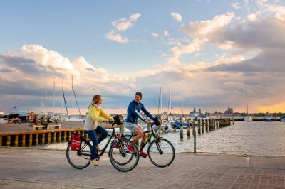 Radfahrer am Hafen