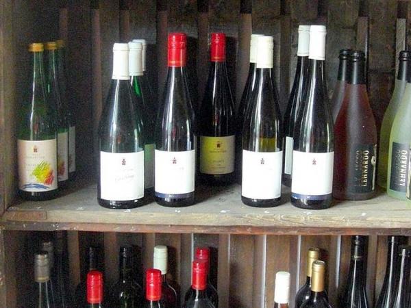 Weine im Weinregal