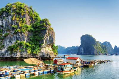 Swimming Fisching Village in the Halong Bay