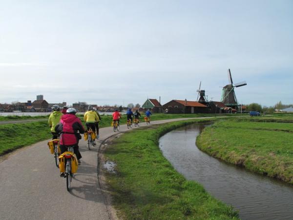 Radfahrer mit Windmhlen